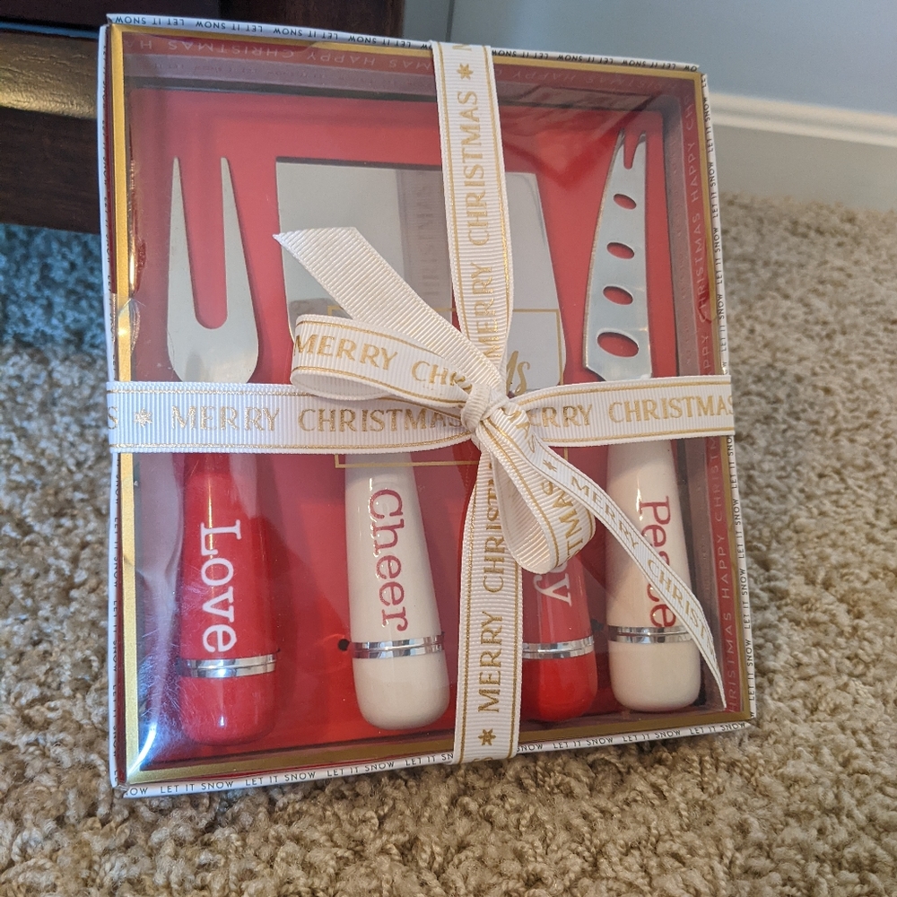 NWT Christmas Cheese Knife set